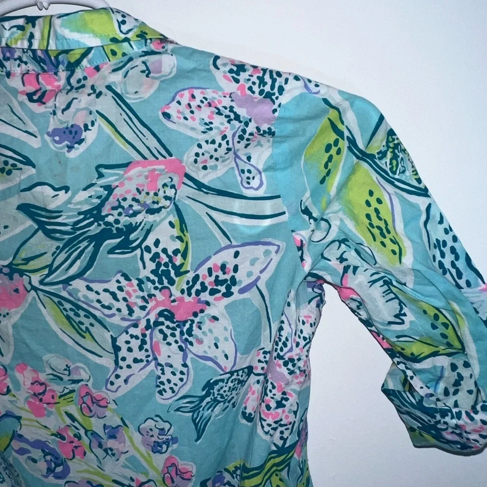 Lilly Pulitzer features blue